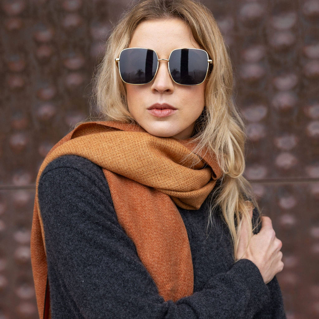 Classic Signature Sunglasses – Timeless Luxe Frame